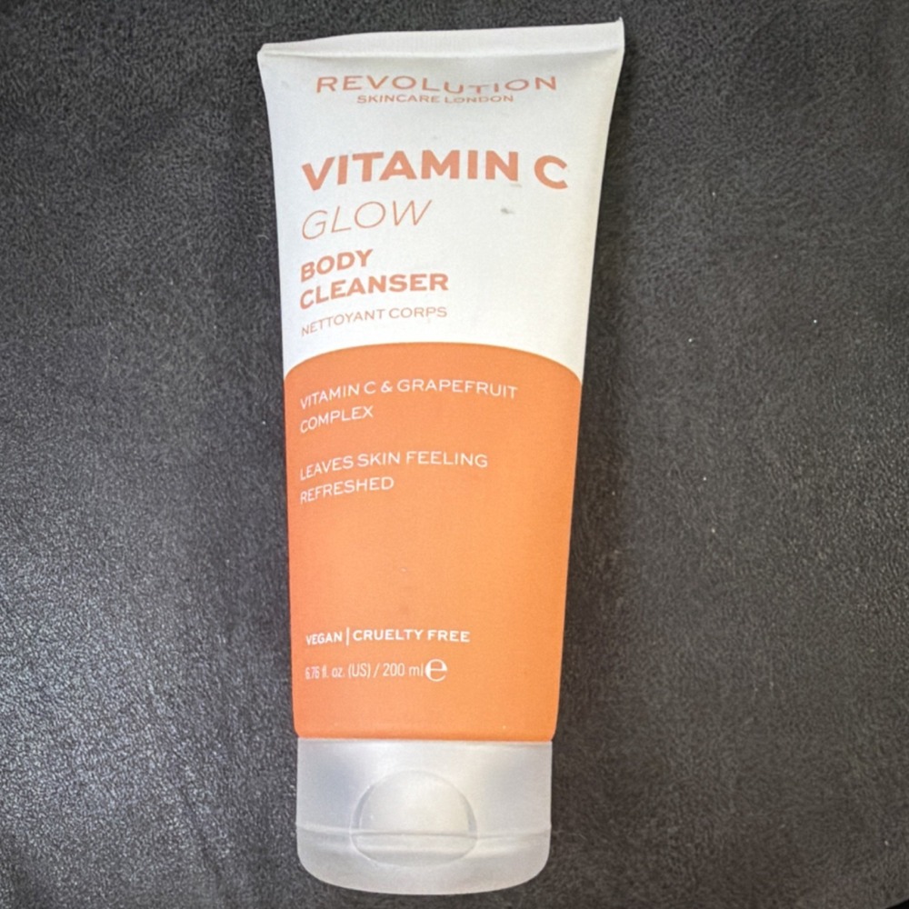 Revolution Skincare London Vitamin C Glow Body‎ Cleanser 200ml Vegan Grapefruit - Picture 1 of 2